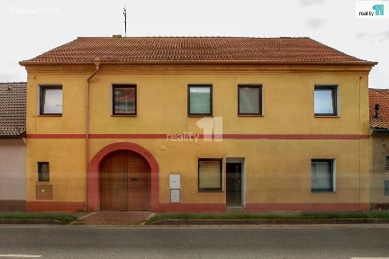Prodej rodinného domu 220 m², pozemek 907 m²