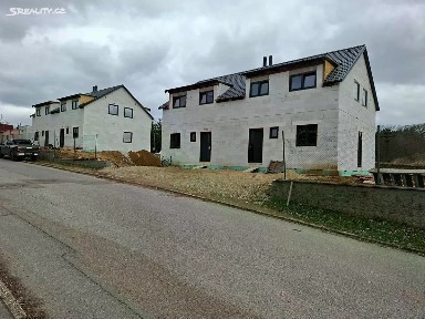 Pražského povstání, Benešov