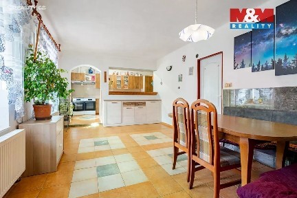 Prodej rodinného domu 210 m², pozemek 7574 m²