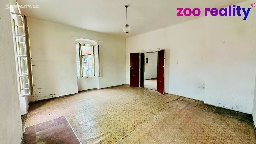 Prodej rodinného domu 360 m², pozemek 584 m²