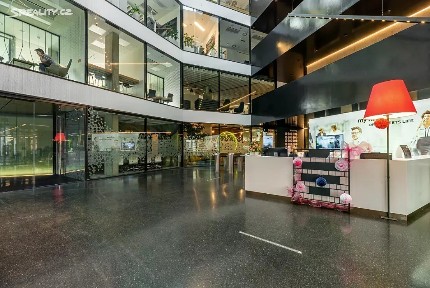 Pronájem kanceláře 1700 m²