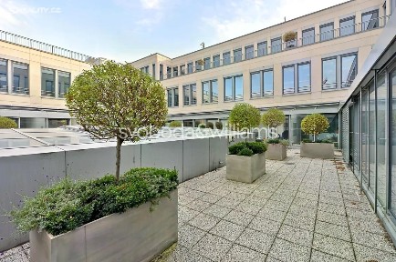 Pronájem kanceláře 1722 m²