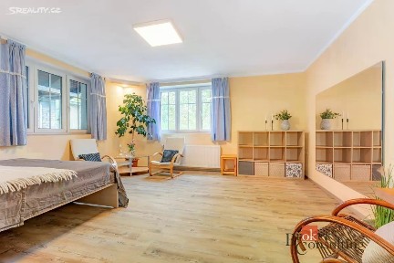 Prodej rodinného domu 201 m², pozemek 2710 m²