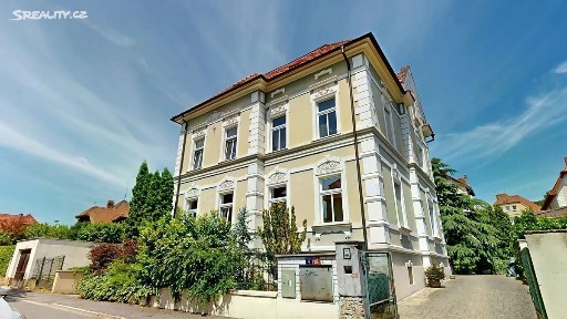 Prodej rodinného domu 460 m², pozemek 612 m²