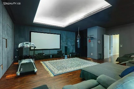 Prodej bytu 6 pokojů a více 338 m² Počernická, Praha - Malešice