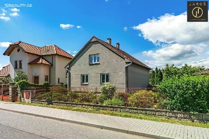 Pražská, Jirny