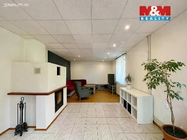 Prodej rodinného domu 306 m², pozemek 697 m²