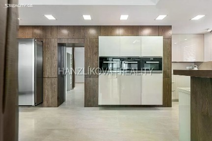 Prodej bytu 6 pokojů a více 303 m² Volejbalistů, České Budějovice - České Budějovice 2