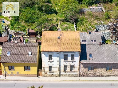 Komenského, Zdice