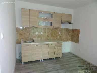 Újezd u Přelouče, Pardubice