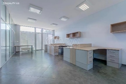 Pronájem kanceláře 77 m² Nákupní, Jesenice