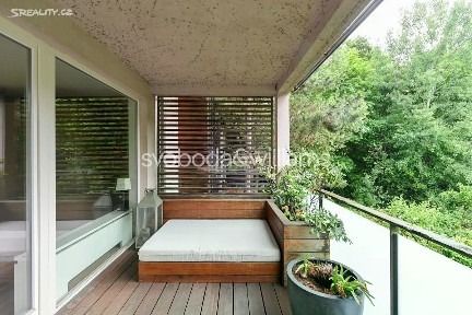 Pronájem bytu 2+kk 75 m² Mezilehlá, Praha - Hrdlořezy