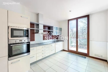 Pronájem bytu 5+1 190 m² Americká, Praha - Vinohrady