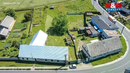 Prodej rodinného domu 200 m², pozemek 4395 m²