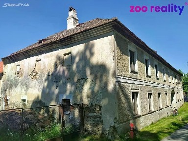 Prodej rodinného domu 288 m², pozemek 1348 m²