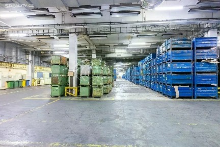 Pronájem výrobní haly, prostoru 6421 m²