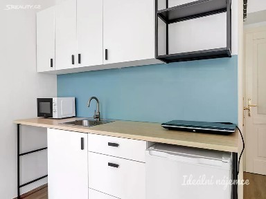 Pronájem bytu 1+kk 18 m² Černomořská, Praha - Vršovice