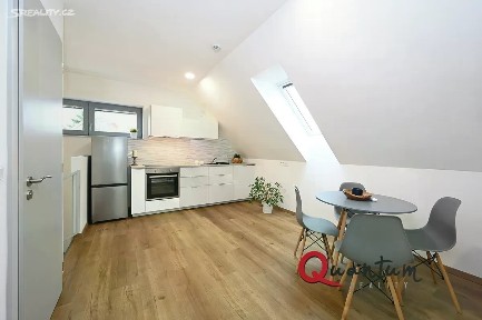 Pronájem kanceláře 79 m² Za Knotkem, Praha - Holyně