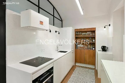 Pronájem bytu 2+kk 50 m² Laubova, Praha - Vinohrady