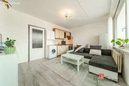 Prodej bytu 2+kk 31 m² Lešenská, Praha - Troja