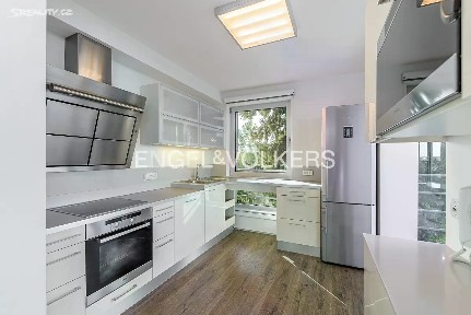 Pronájem bytu 5+kk 190 m² U Dívčích hradů, Praha - Praha 5