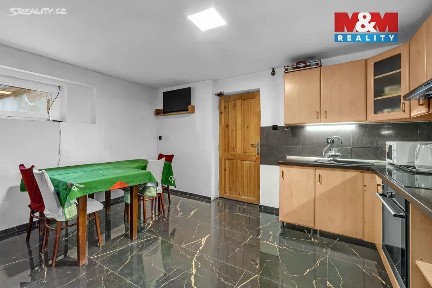 Prodej rodinného domu 220 m², pozemek 549 m²