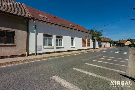 Hlavní, Zlonín