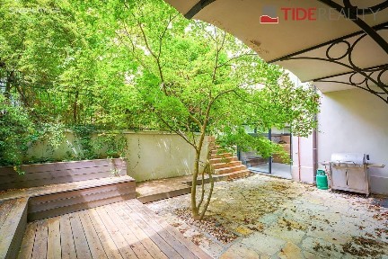 Prodej bytu 6 pokojů a více 196 m²