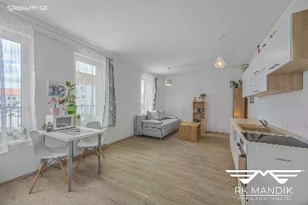 Prodej bytu 1+kk 35 m² Pod Sokolákem, Odolena Voda
