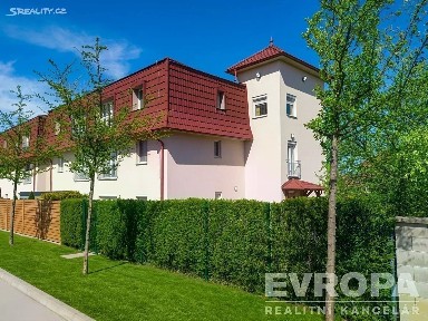 Prodej bytu 3+kk 80 m² Národních hrdinů, Praha - Dolní Počernice