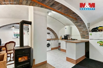 Prodej rodinného domu 376 m², pozemek 2768 m²