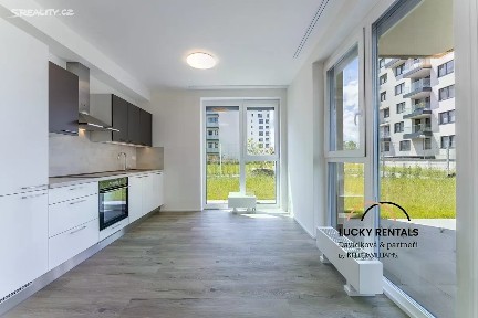 Pronájem bytu 2+kk 38 m² Pod Harfou, Praha - Vysočany