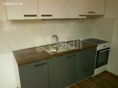 Pronájem bytu 1+kk 37 m² Pardubice - Zelené Předměstí