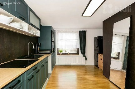 Prodej rodinného domu 280 m², pozemek 480 m²