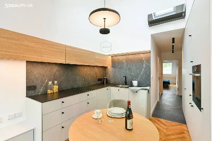 Pronájem bytu 2+kk 43 m² Jaromírova, Praha - Nusle