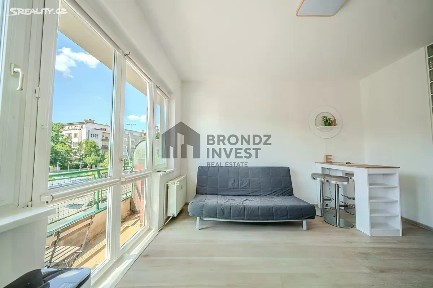 Pronájem bytu 2+kk 44 m² Za Hládkovem, Praha - Střešovice