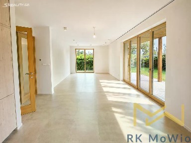 Pronájem rodinného domu 286 m², pozemek 7000 m²