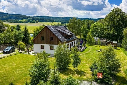 Prodej rodinného domu 294 m², pozemek 2400 m²