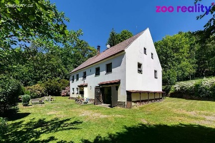 Prodej rodinného domu 320 m², pozemek 16394 m²