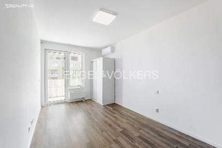 Pronájem bytu 2+kk 60 m² Zvěřinova, Praha - Strašnice