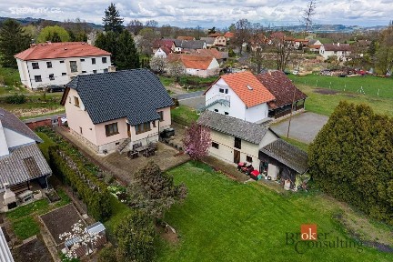 Prodej rodinného domu 180 m², pozemek 1499 m²