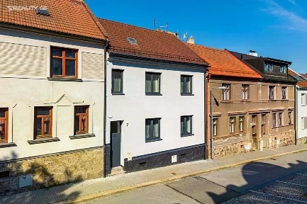 Prodej rodinného domu 296 m², pozemek 285 m²