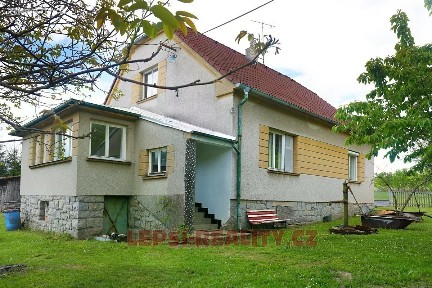 Prodej rodinného domu 180 m², pozemek 2167 m²