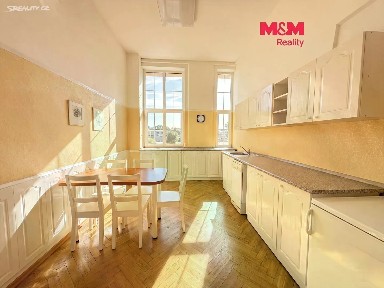 Pronájem kanceláře 244 m²