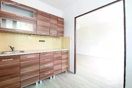 Pronájem bytu 3+1 55 m² Na Růžovém poli, Kladno - Kročehlavy