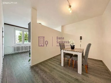 Pronájem bytu 2+1 63 m² sídliště U Nádraží, Jindřichův Hradec - Jindřichův Hradec II