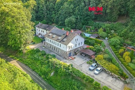 Prodej činžovního domu 746 m² Loket