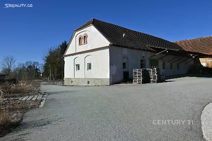Pronájem komerční nemovitosti 2215 m²