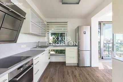 Pronájem bytu 5+kk 202 m² U Dívčích hradů, Praha - Smíchov