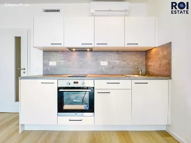 Pronájem bytu 1+kk 35 m² Kolbenova, Praha - Hloubětín